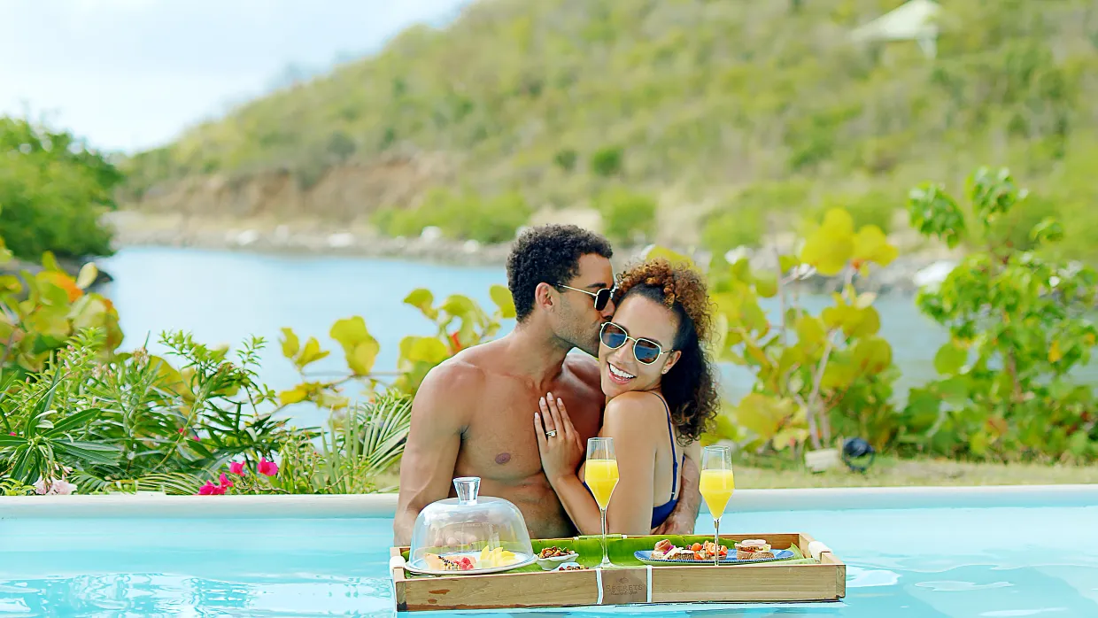 Romantic couple at all-inclusive Caribbean resort — honeymoon packages for Canadian couples